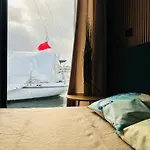 Premium Hausboot Blaue Lagune 船上ホテル リューベック