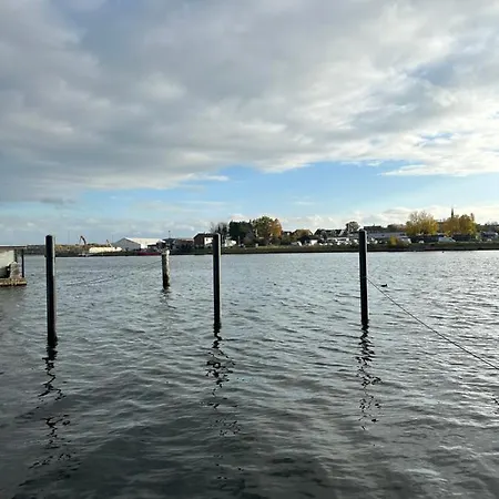 Premium Hausboot Blaue Lagune Bådhotel