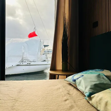 Premium Hausboot Blaue Lagune Bådhotel Lübeck