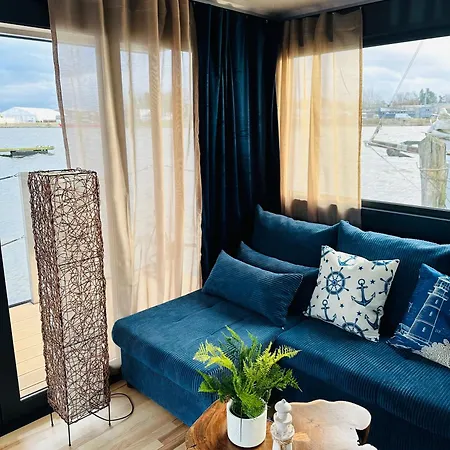 Premium Hausboot Blaue Lagune Botel *