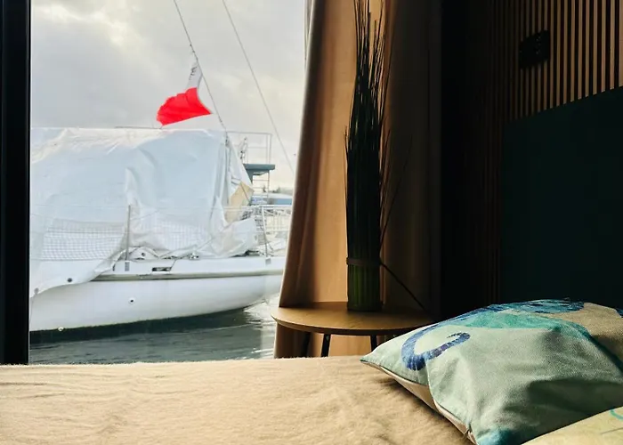 Premium Hausboot Blaue Lagune Bådhotel Lübeck