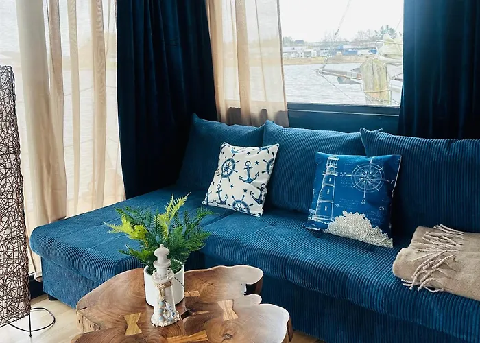 Premium Hausboot Blaue Lagune Bådhotel Lübeck